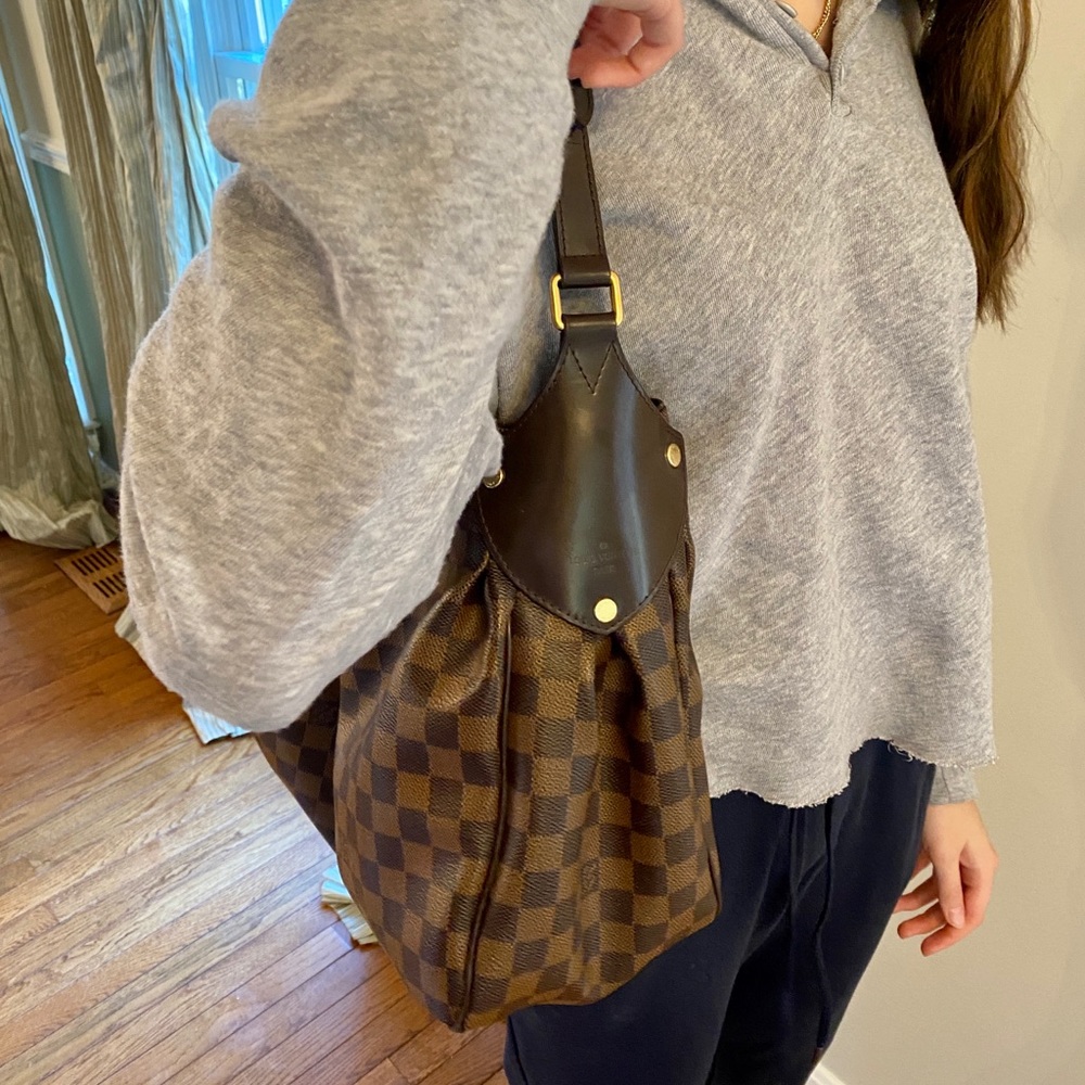 Louis Vuitton Damier Discontinued Shoulder Bag.